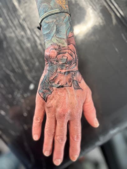 Tattoo und Piercing-Studio Tattoo Tata