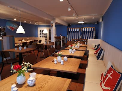 Liebevoll hinterm Deich